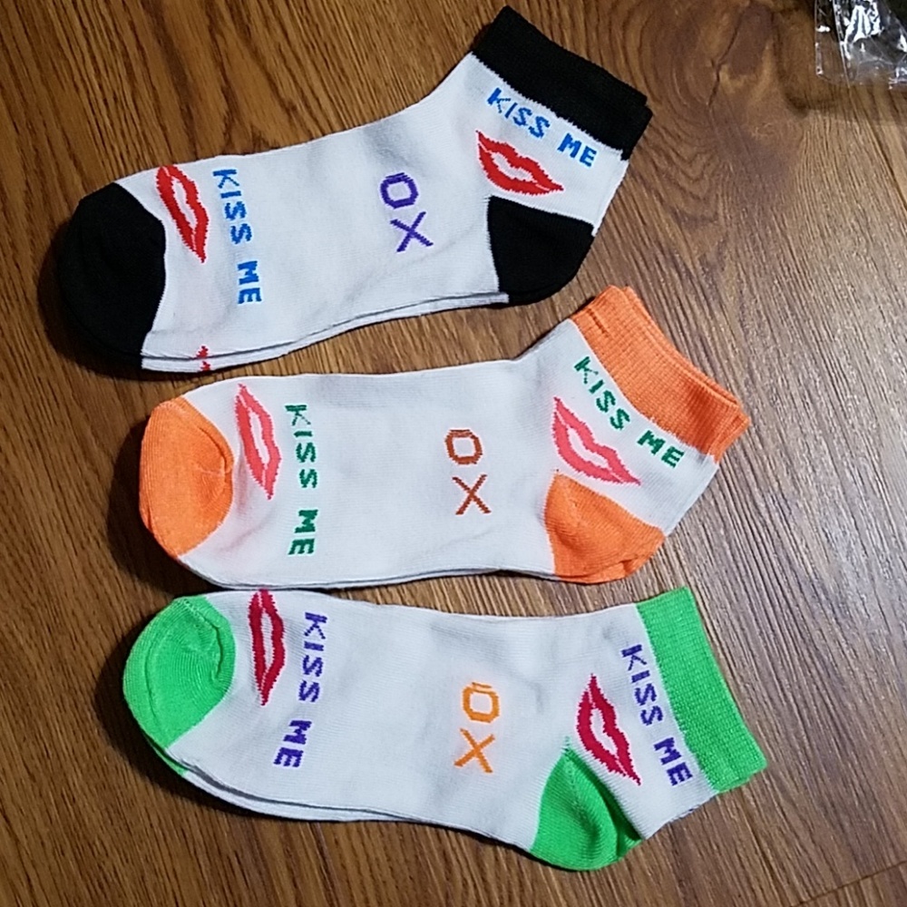 B2G1 TS 3 Pairs Kiss Me Quarter Ankle Socks